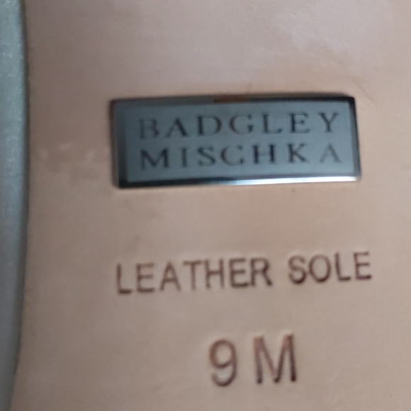 Size 9 Badgley Mischka Jeweled Cream Satin pumps. - Picture 5 of 6
